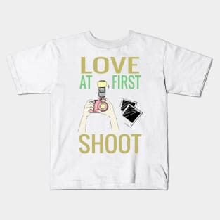 Love at first shoot Kids T-Shirt